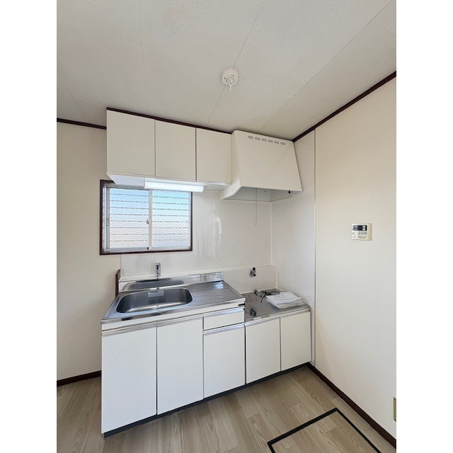 キッチン　窓のあるキッチン♪２口ガスコンロ設置可！