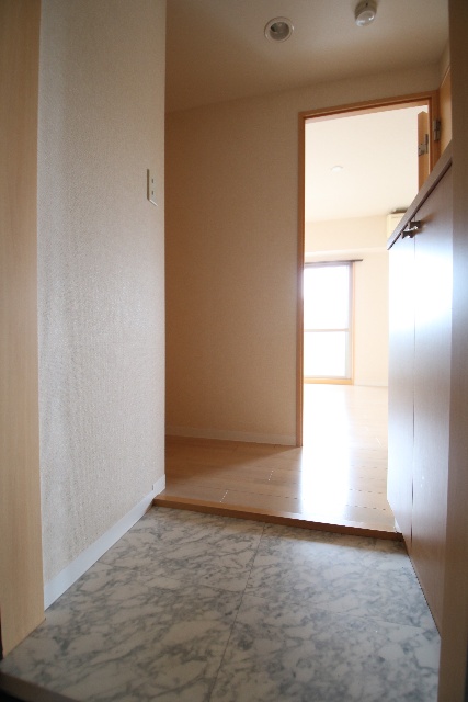 玄関　※別室の参考写真の為、現況優先です。