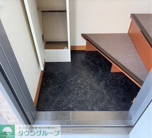 京成本線 志津駅 バス乗車時間：15分 最寄りバス停で下車 徒歩6分 2階建 築19年の玄関写真