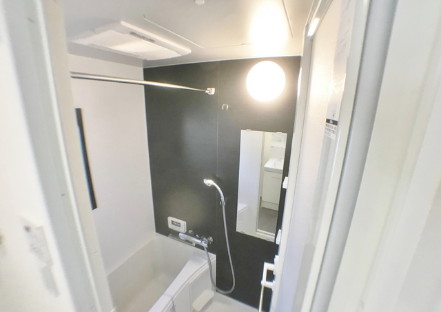 バス・シャワールーム　同マンション別のお部屋写真。