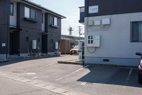 建物外観　駐車場