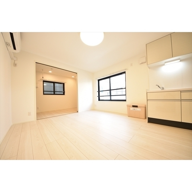 居室・リビング　明るい色調の室内です