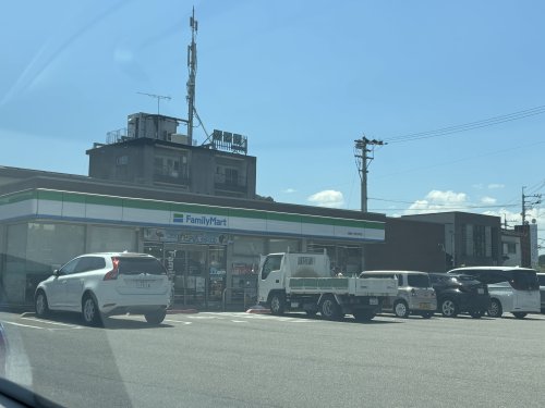 コンビニ　ファミリーマート 徳島八万町大坪店（コンビニ）まで764m