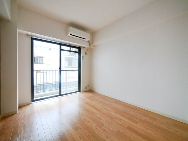 居室・リビング　※別部屋参考写真です