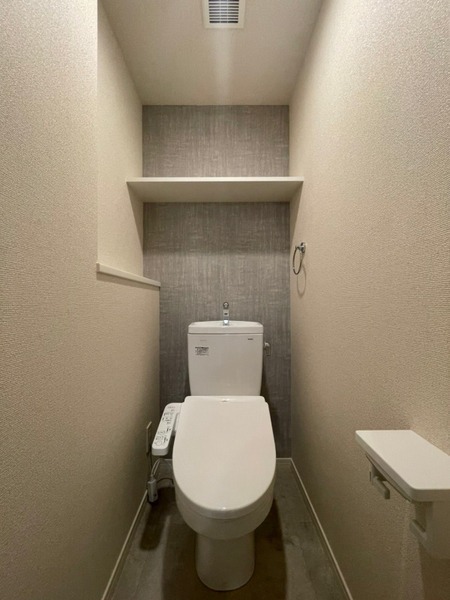 トイレ　温水洗浄便座付きです