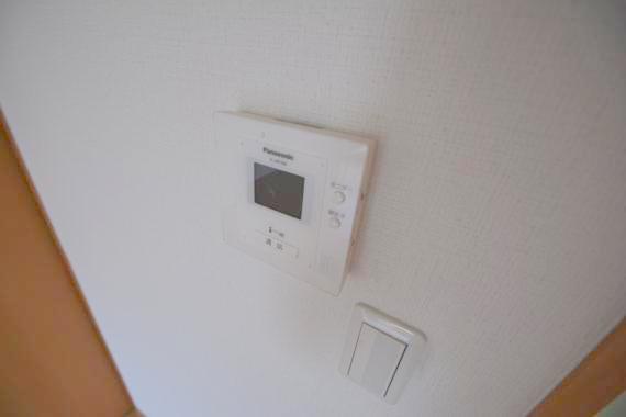 セキュリティ　TVモニターホンで来客が誰か確認してから開けて下さいね