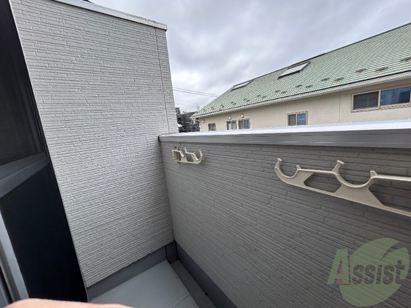 バルコニー　ベランダは十分な広さがあり、洗濯物をたくさん干せます。