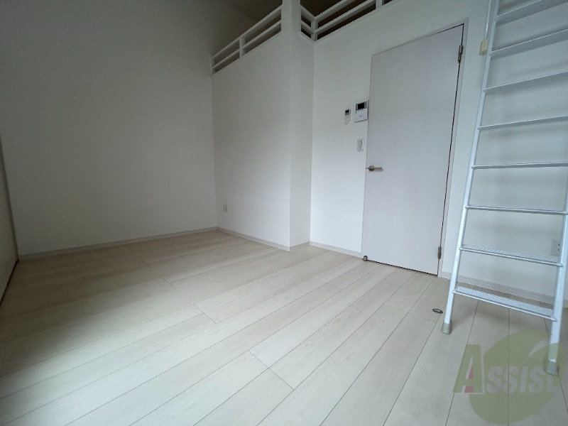 居室・リビング　リビングです。白を基調とされており、綺麗なお部屋です。