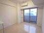 居室・リビング　天井が高いお部屋です