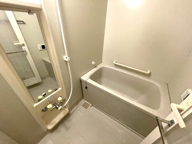 バス・シャワールーム　清潔感のある浴室です♪