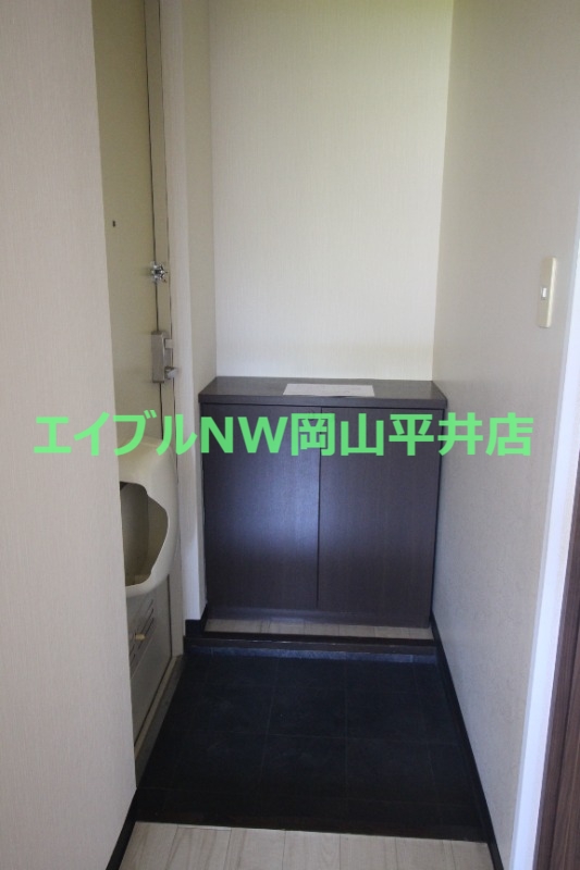 玄関　寝室