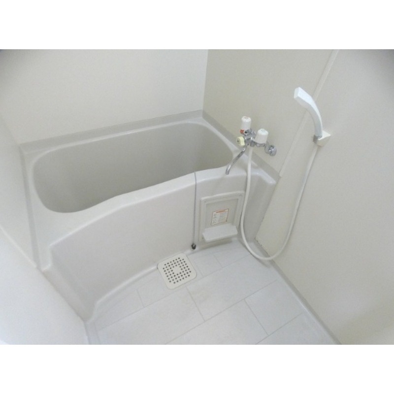 バス・シャワールーム　ワイドな浴槽