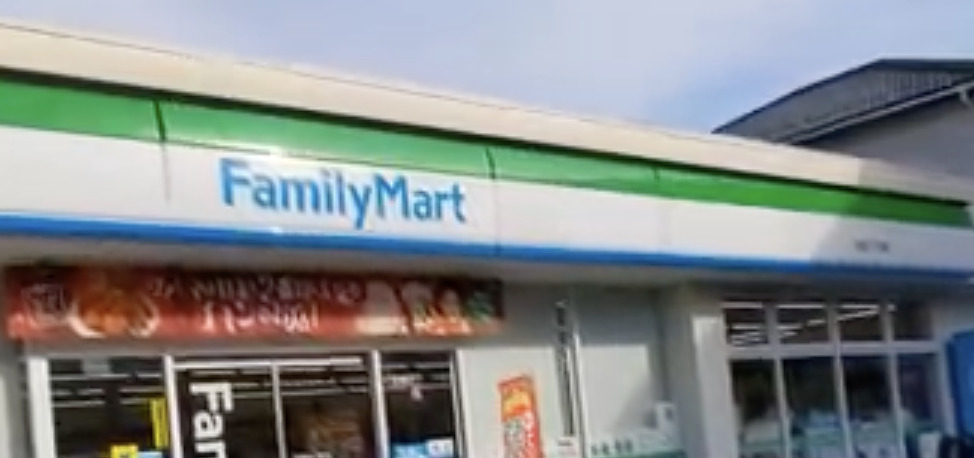 コンビニ　ファミリーマート 北柏三丁目店（コンビニ）まで561m