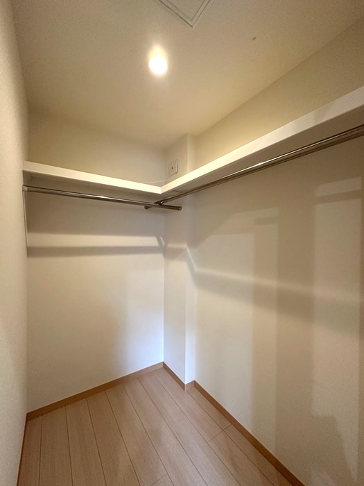 収納　洋室6.7帖のお部屋にあるウォークインクローゼットです♪たっ