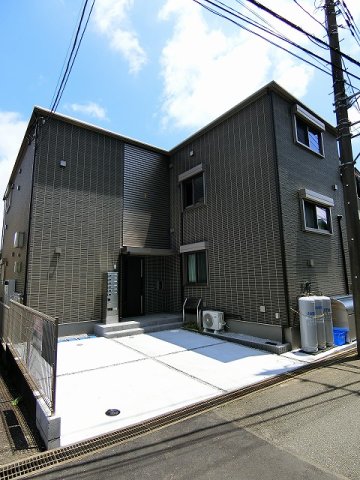 建物外観　ペットOK！「溝の口」駅にアクセス可能な最寄りバス停まで徒歩