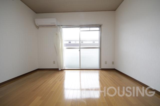 居室・リビング　※同タイプ部屋の写真です。