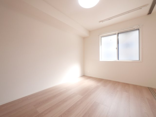 その他部屋・スペース　落ち着いて過ごせるお部屋なので、寝室にいかがでしょうか