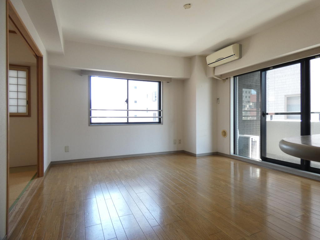 居室・リビング　内観1