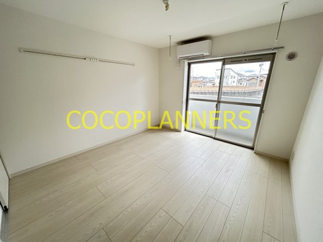 居室・リビング　※別号室の写真です。現況優先となります。