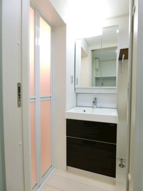 洗面設備　身支度に嬉しい独立洗面台