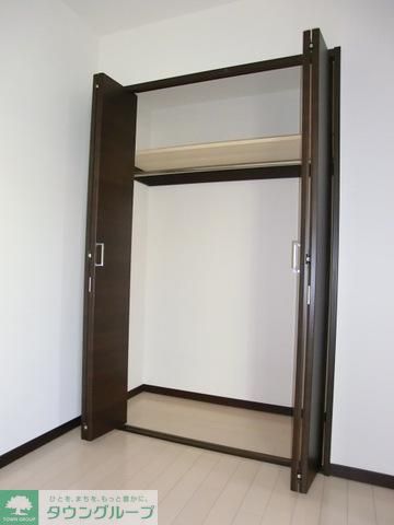 収納　長い丈のコートも掛けられます