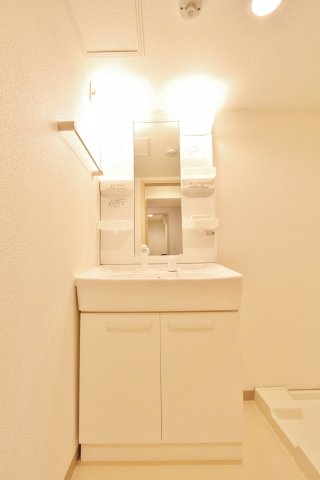 洗面設備　参考写真（同物件別部屋）