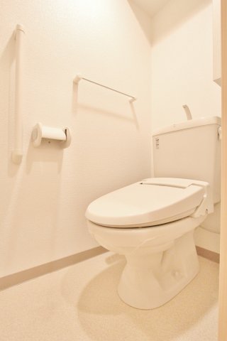 トイレ　参考写真（同物件別部屋）