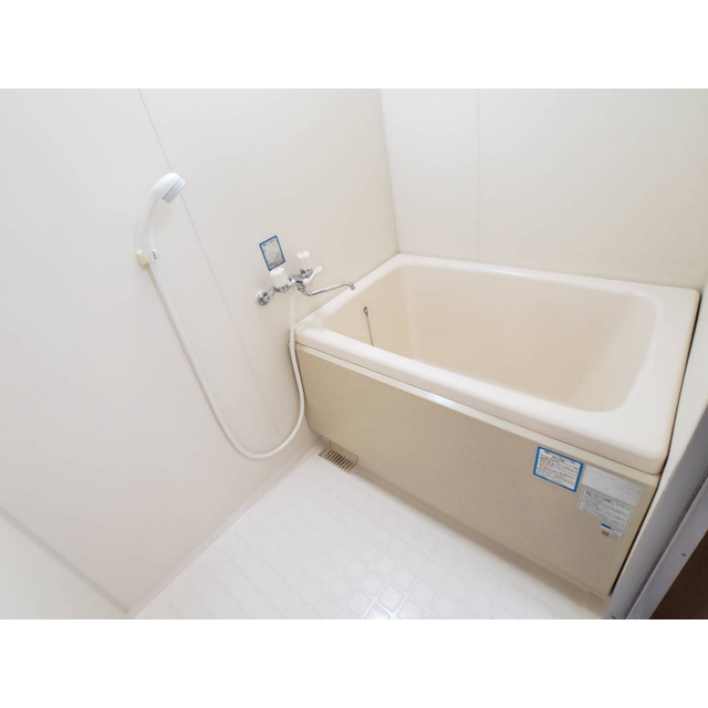 バス・シャワールーム　コンパクトで使いやすいお風呂です