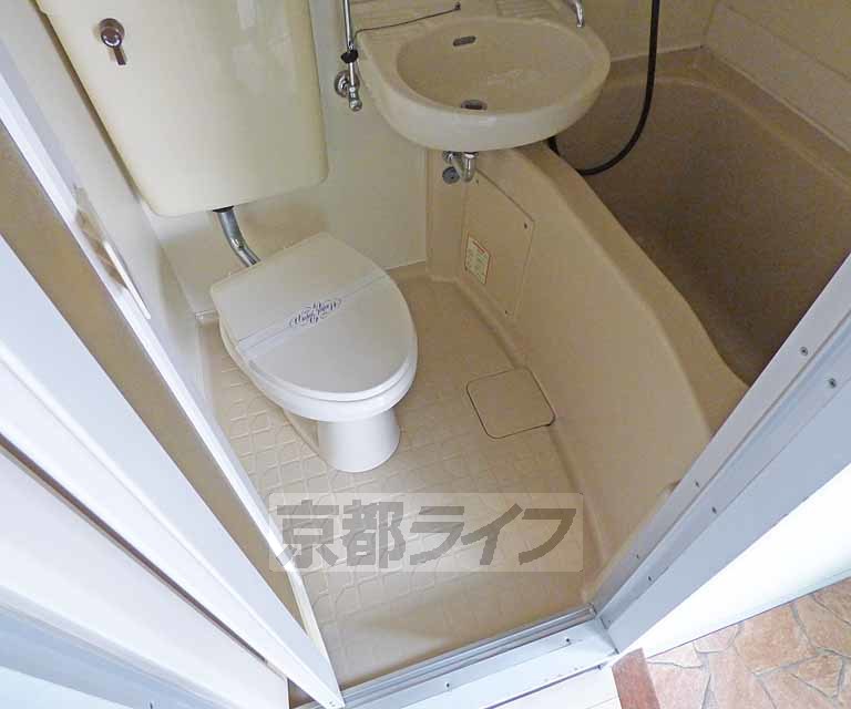 バス・シャワールーム　広々とした浴室です。