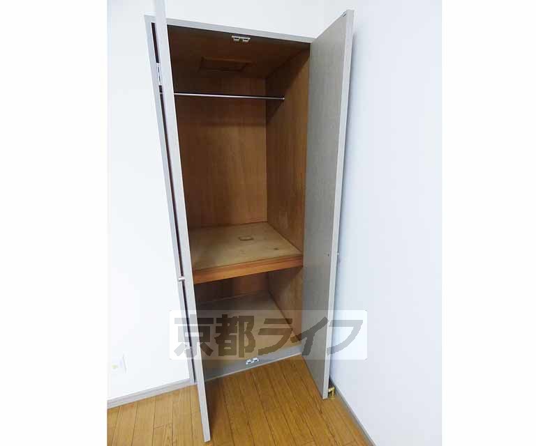 収納　お洋服沢山掛けることできます。