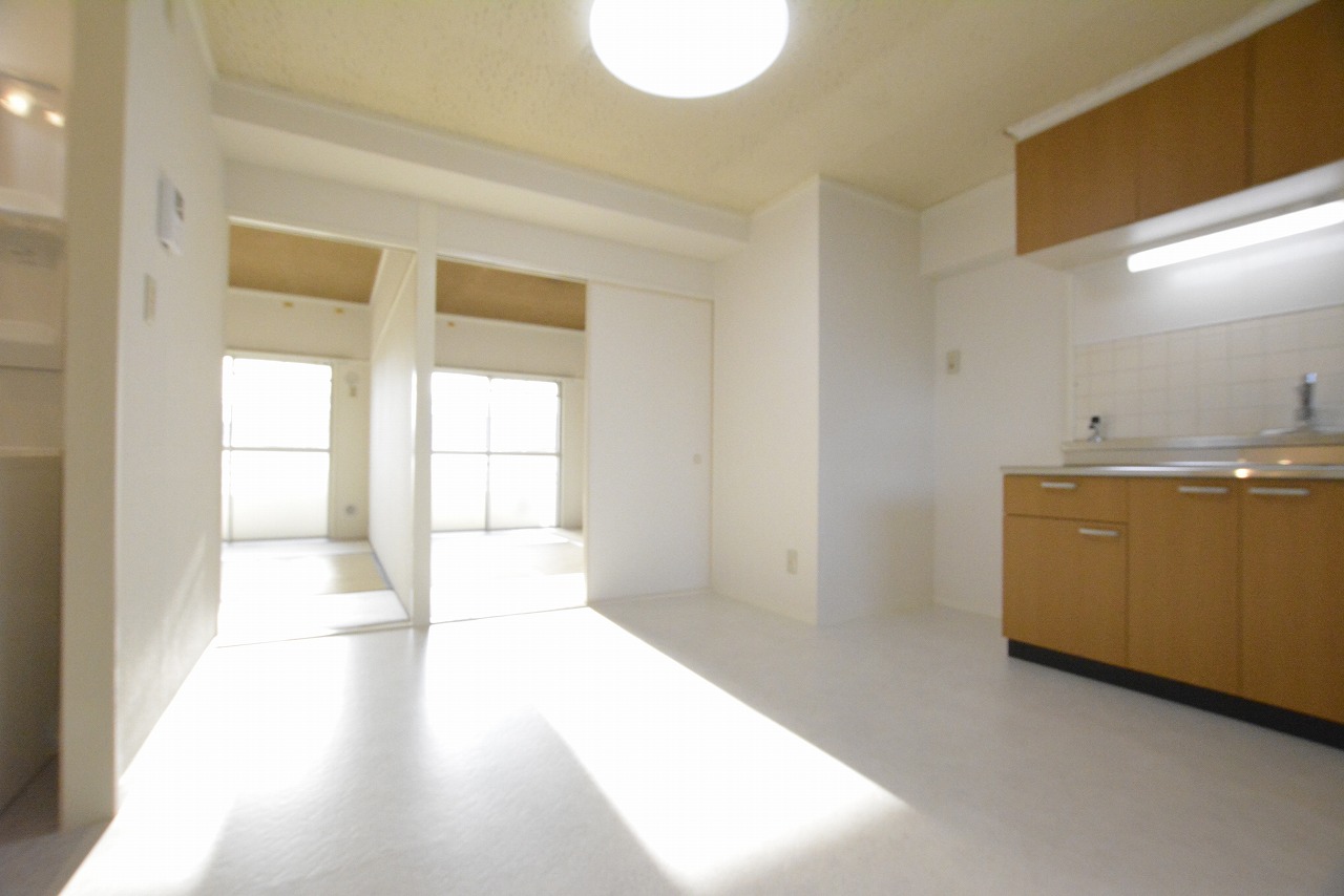 居室・リビング　明るいDK