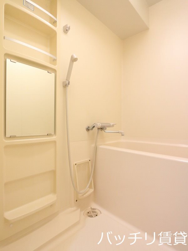 バス・シャワールーム　別号室タイプの為、現状を優先します