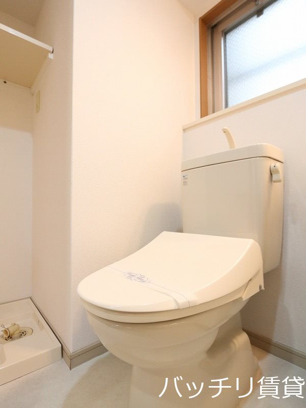 トイレ　別号室タイプの為、現状を優先します