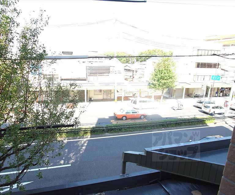 眺望　北大路通りが見えます。