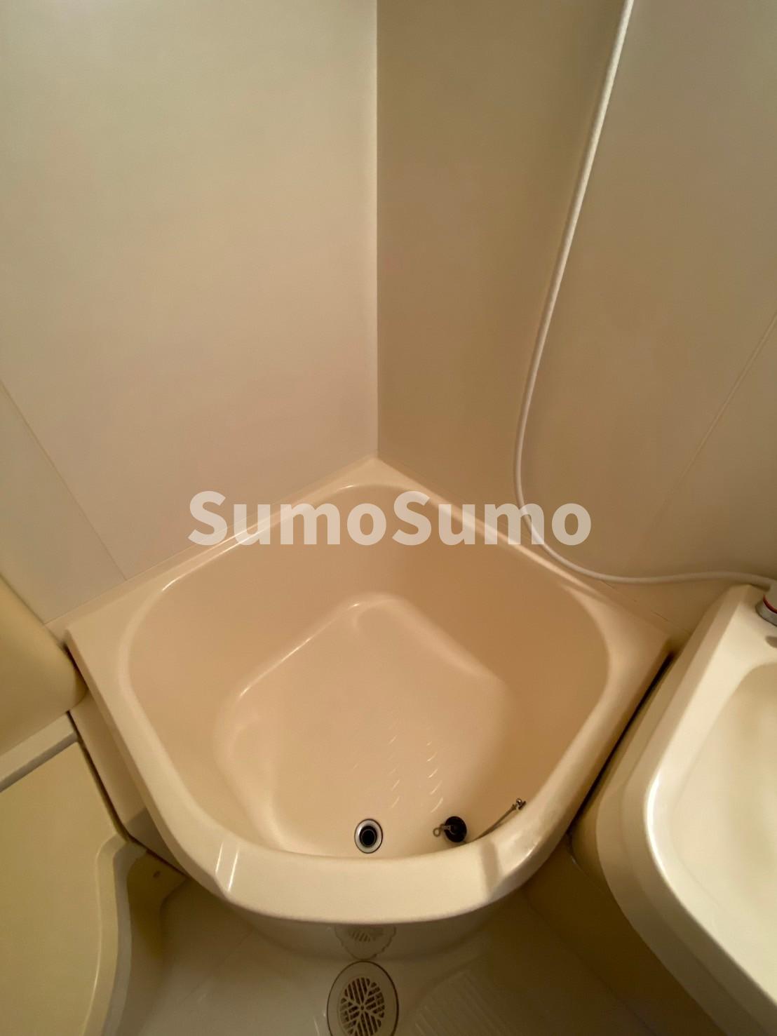 バス・シャワールーム　コンパクトで使いやすいお風呂です