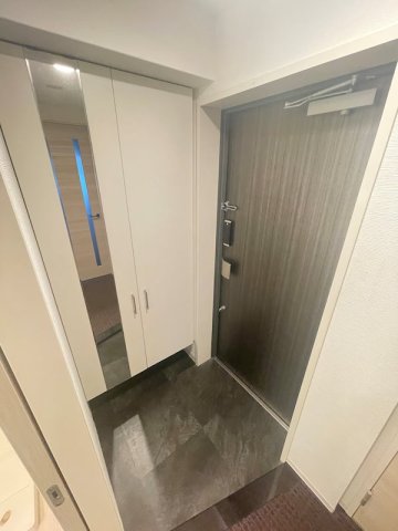 玄関　収納もある玄関です