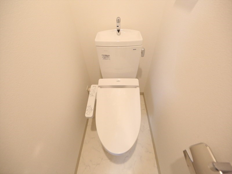 トイレ　温水洗浄暖房便座付トイレ