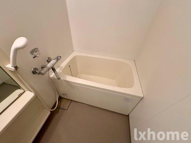 バス・シャワールーム　コンパクトで使いやすいお風呂です