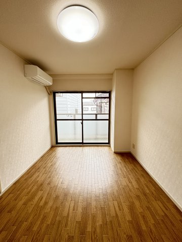 居室・リビング　https://cloud.ielove.jp/image/