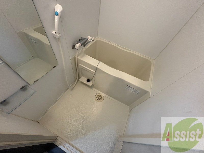 バス・シャワールーム　お風呂になります。一日の疲れを癒してくださいね。