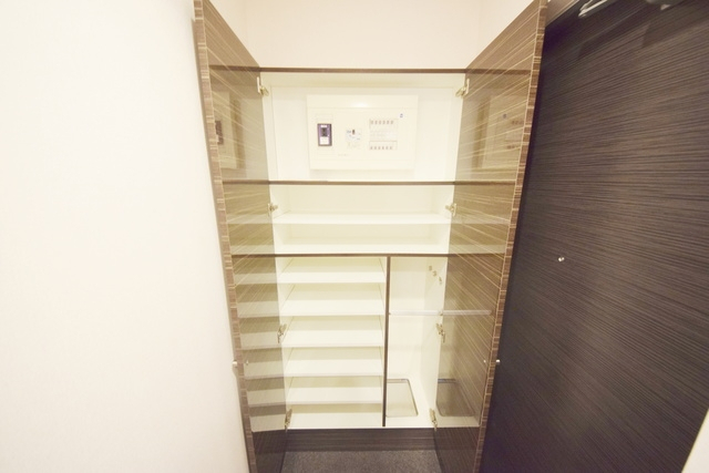 玄関　※同物件参考写真