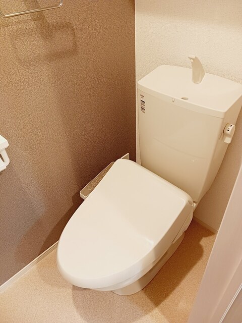 トイレ　清潔感のあるトイレです