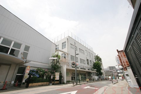 小学校　文京区立千駄木小学校（小学校）まで680m