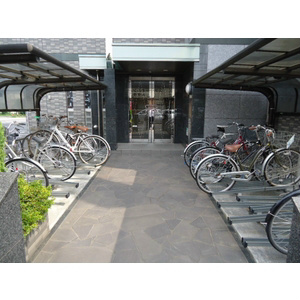 その他共有部分　屋根付きの駐輪場です。