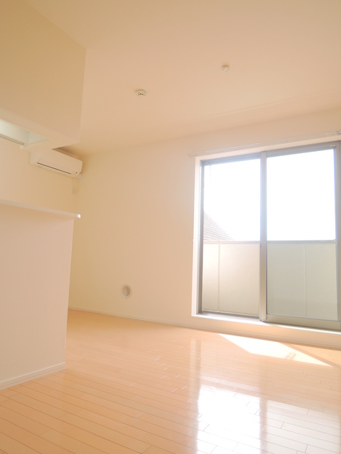 居室・リビング　★明るいフローリングの角部屋です★