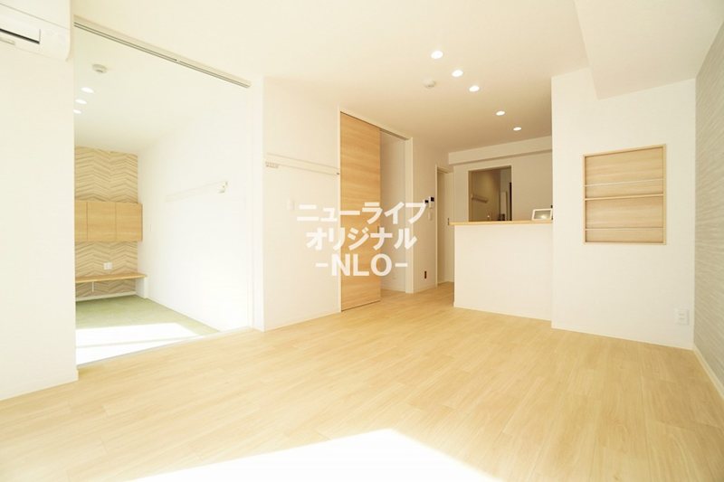 居室・リビング　ナチュラルウッドを基調とした明るくソフトな住空間です。