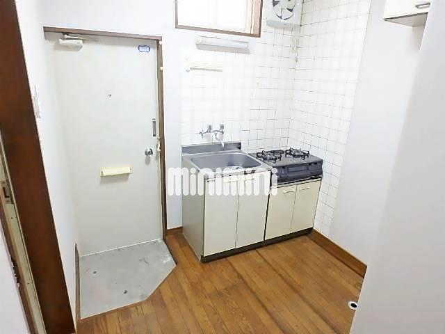 玄関　玄関キッチンスペースは、上に窓があり、明かりが入りますよ。