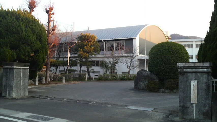 小学校　徳島市立加茂名小学校（小学校）まで498m