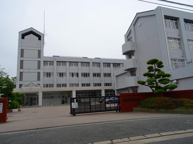 中学校　高槻市立阿武山中学校（中学校）まで643m