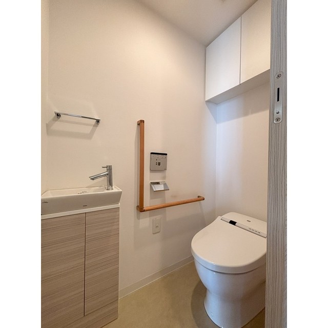 トイレ　※写真は同タイプ住戸です。